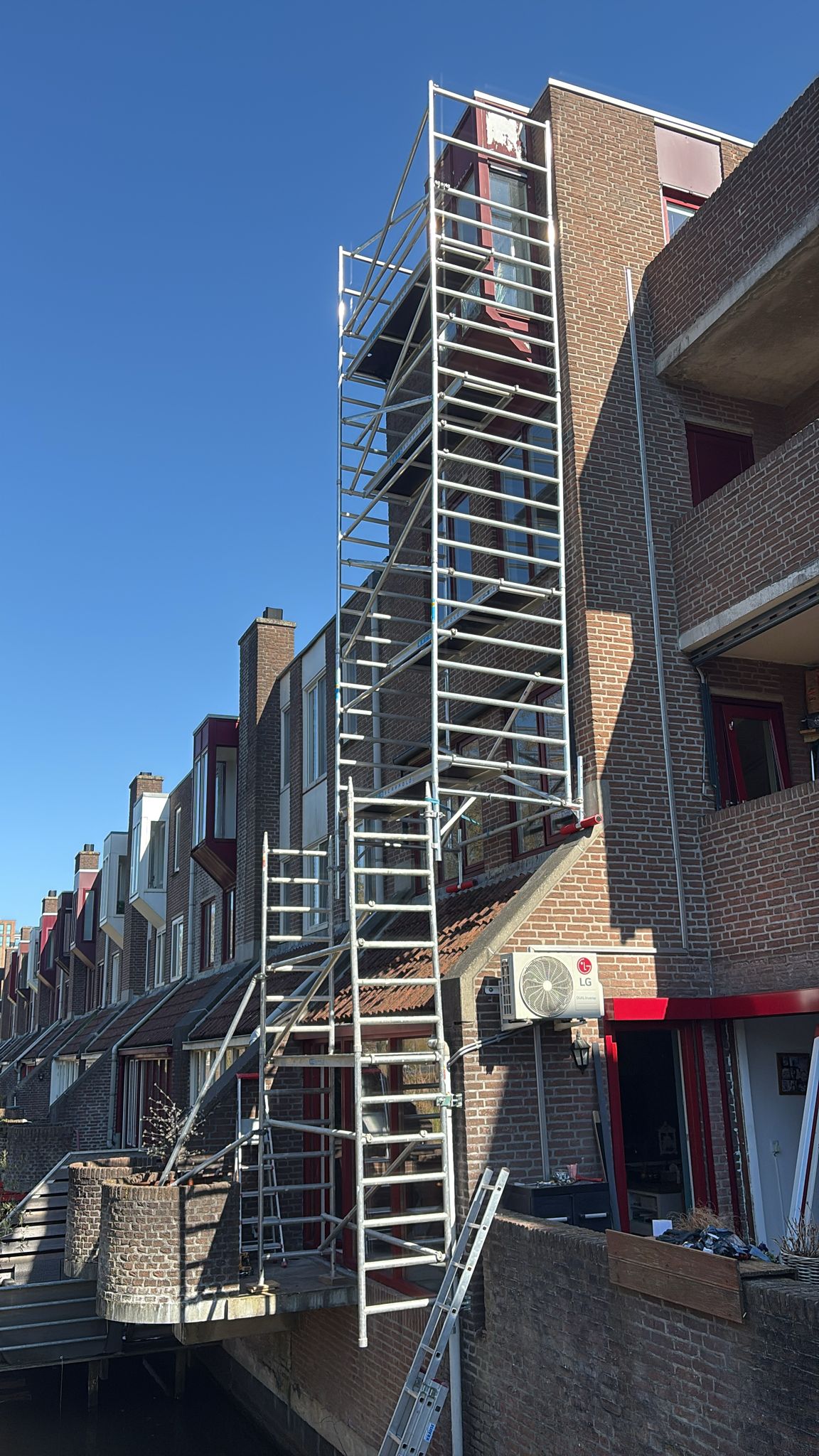 Slaapkamer met kunststof kozijn en geluidswerend glas in Geldrop.